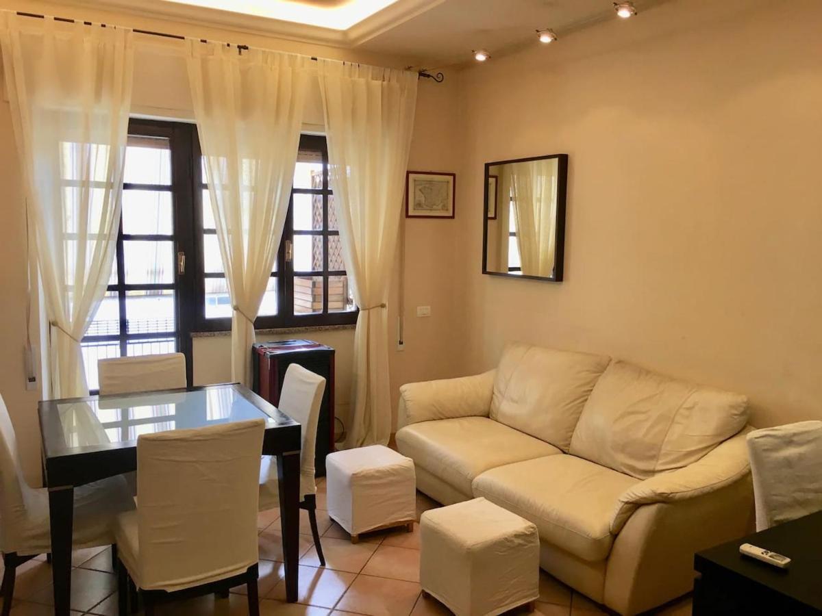 Casa Delfino - Appartamento Centro Storico A Due Passi Dalla Spiaggia & Mare, Porto & Ferrovia Civitavecchia Kültér fotó