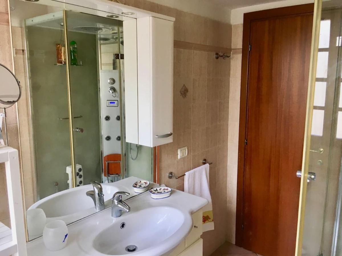 Casa Delfino - Appartamento Centro Storico A Due Passi Dalla Spiaggia & Mare, Porto & Ferrovia Civitavecchia Kültér fotó
