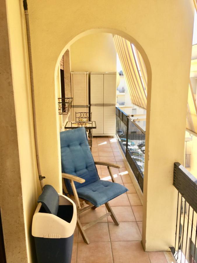 Casa Delfino - Appartamento Centro Storico A Due Passi Dalla Spiaggia & Mare, Porto & Ferrovia Civitavecchia Kültér fotó